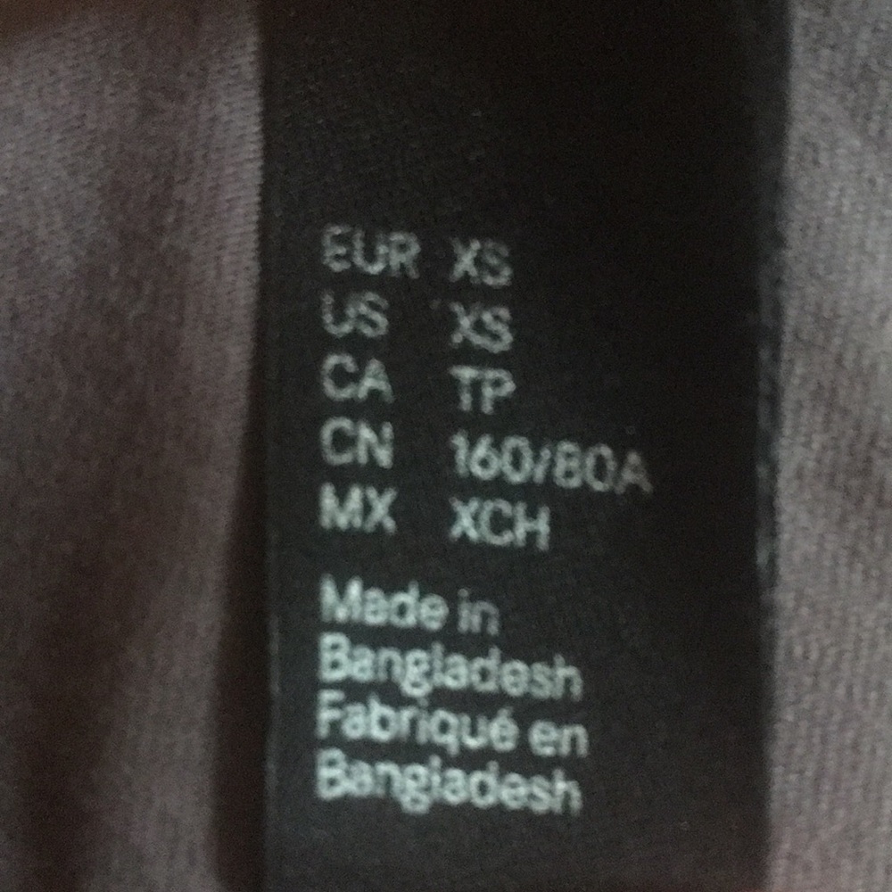 Basic H&M Tee!! 💜 - Picture 2 of 4